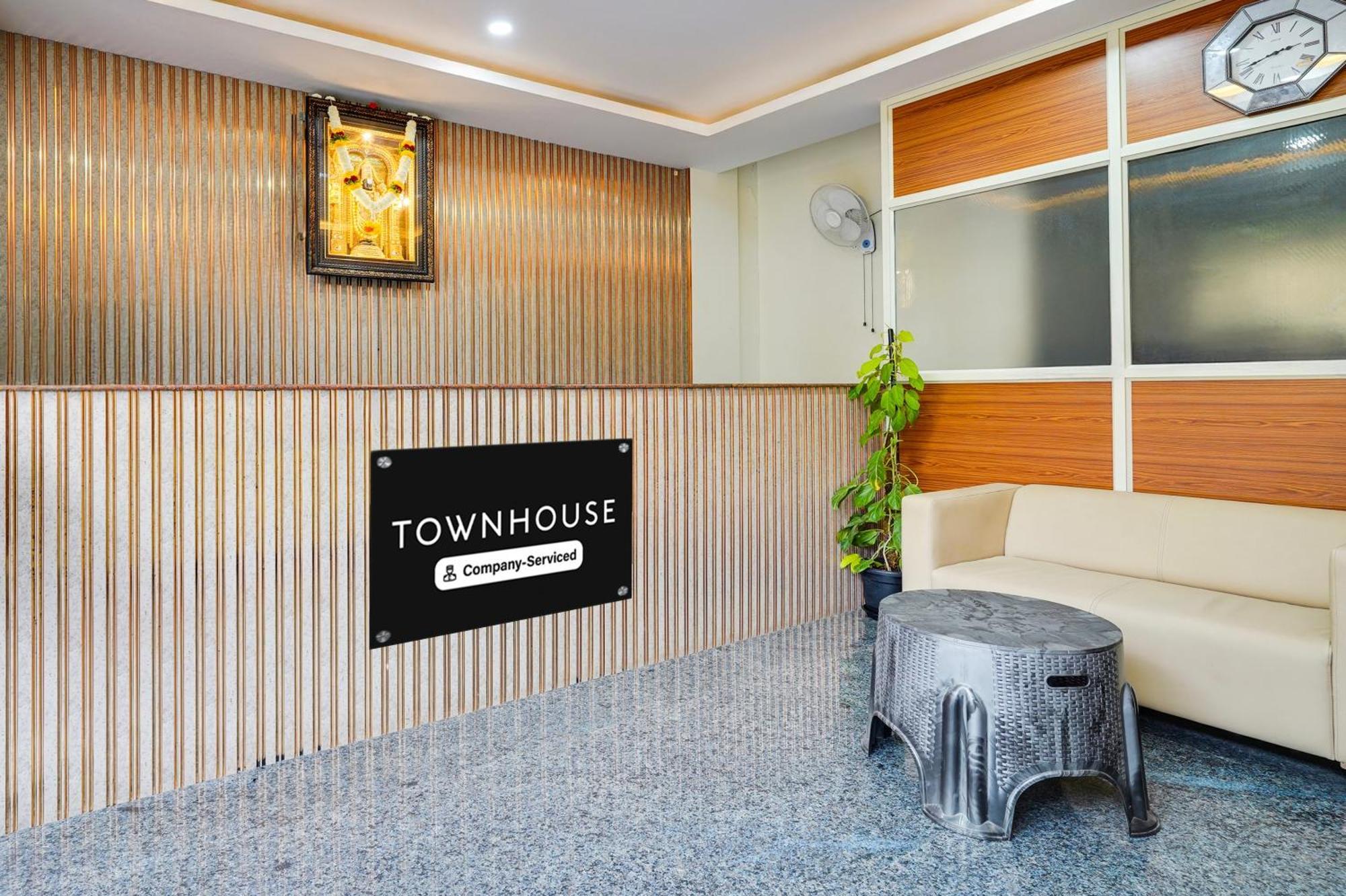 Super Townhouse Bidadi Formerly Royal Garuda Luaran gambar