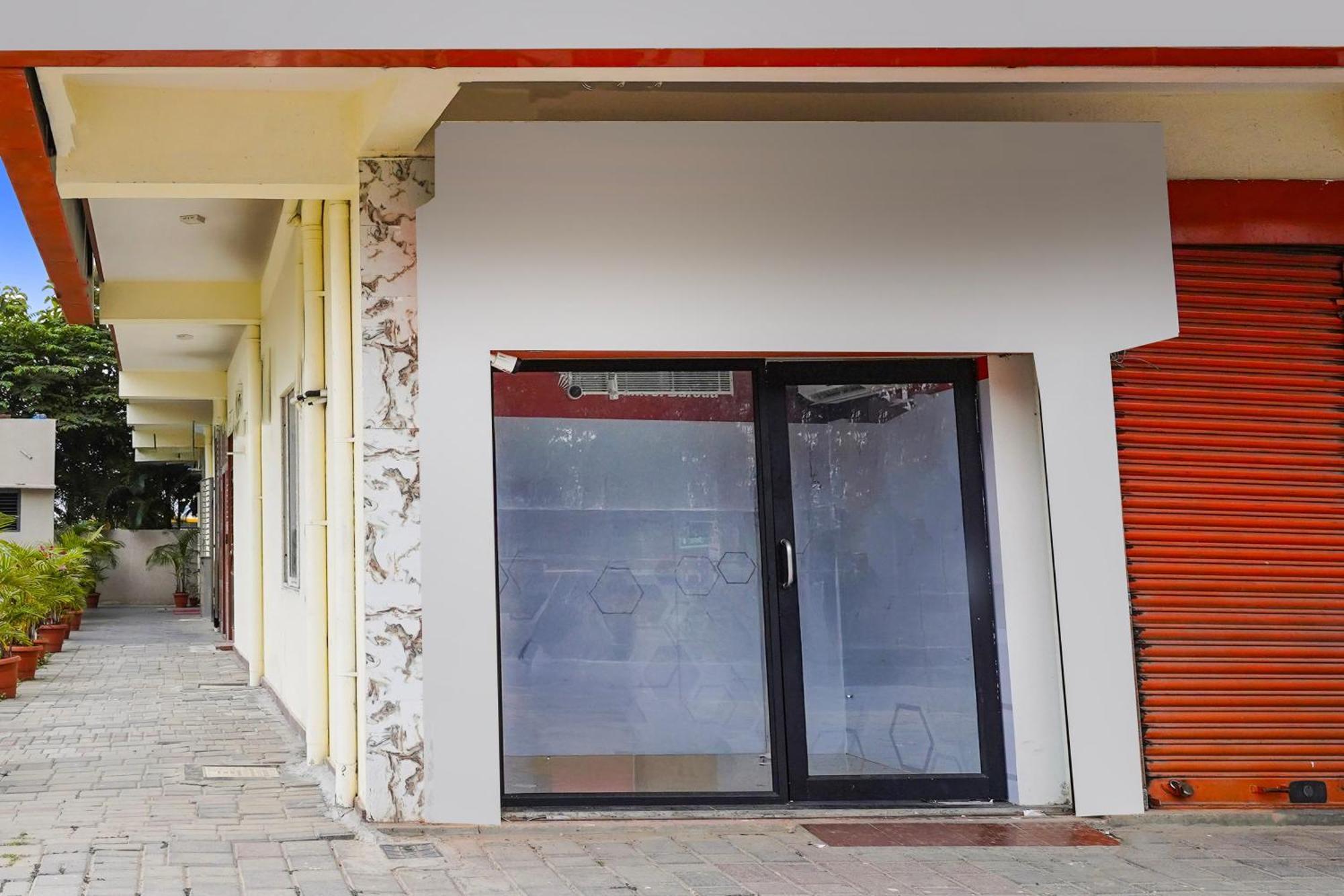 Super Townhouse Bidadi Formerly Royal Garuda Luaran gambar