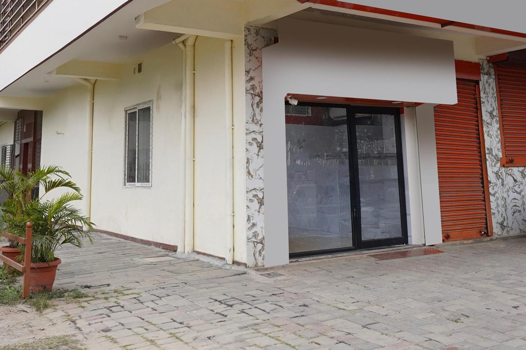 Super Townhouse Bidadi Formerly Royal Garuda Luaran gambar